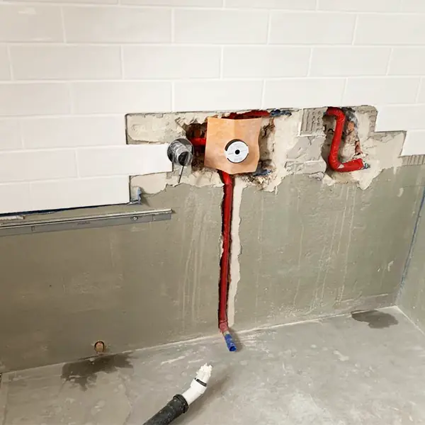 Rohrleitungsarbeiten im Gebäude