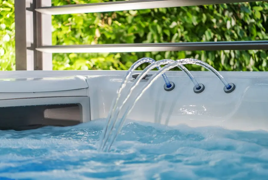 Outdoor-Whirlpool als bestellbare Wellnesslösung